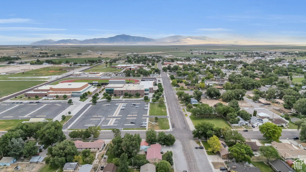 Birds eye view of property featuring a mountain view