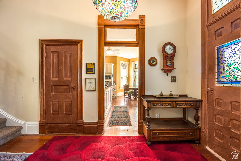 Foyer entrance featuring hardwood / wood-style flooring and ceiling fan