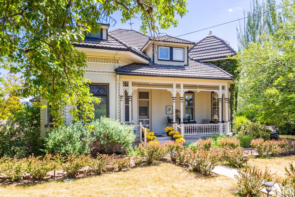 View of front of house with a porch