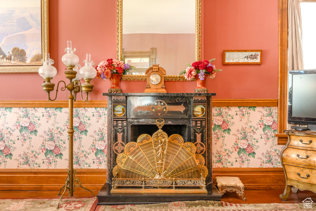 Room details featuring hardwood / wood-style flooring