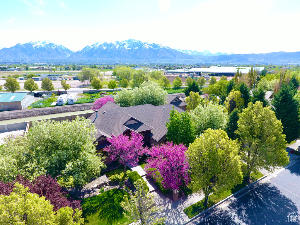 Bird's eye view featuring a mountain view