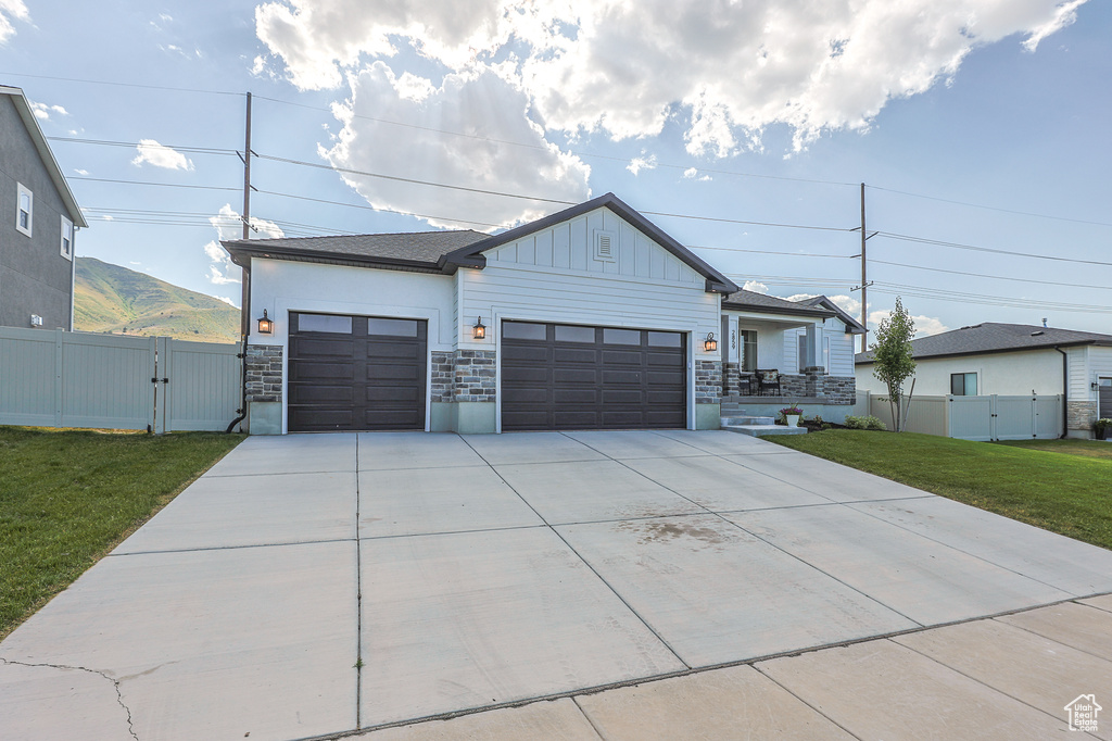 View of front facade with a front lawn and a garage