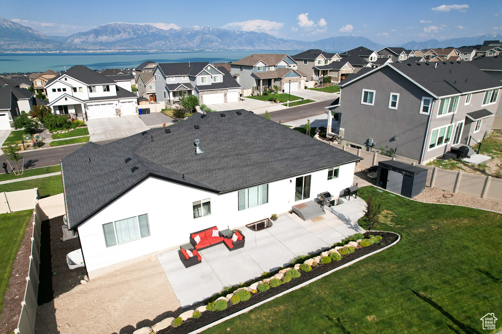 Bird\'s eye view featuring a mountain view