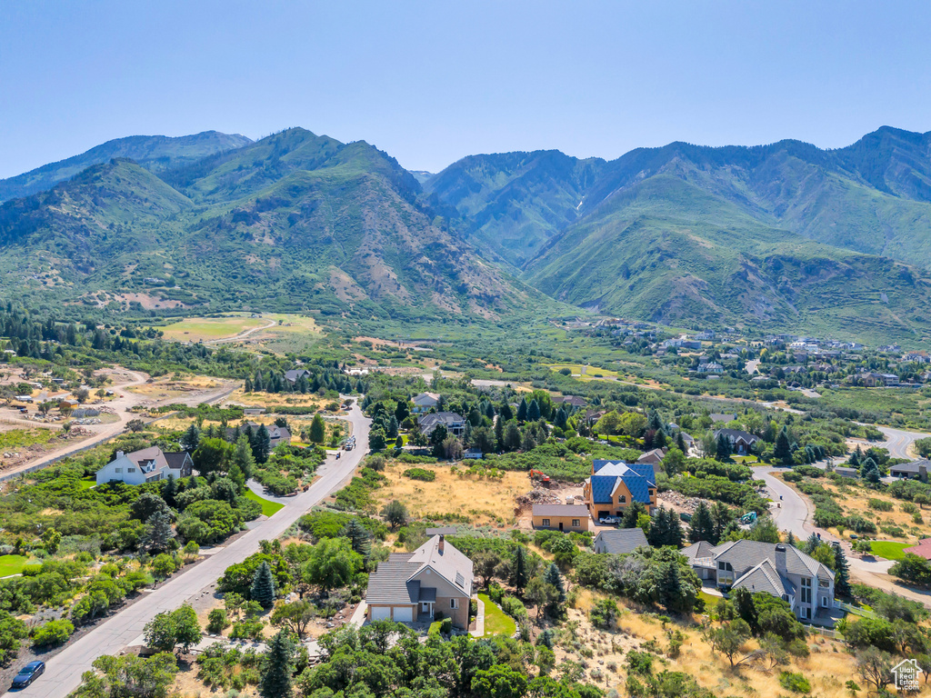 Aerial view with a mountain view