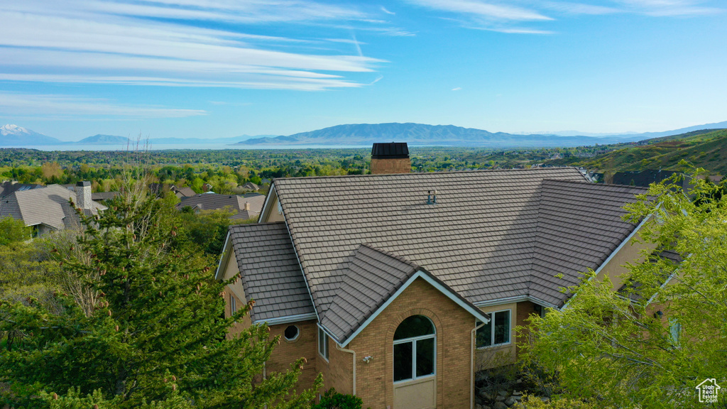 Bird\'s eye view featuring a mountain view