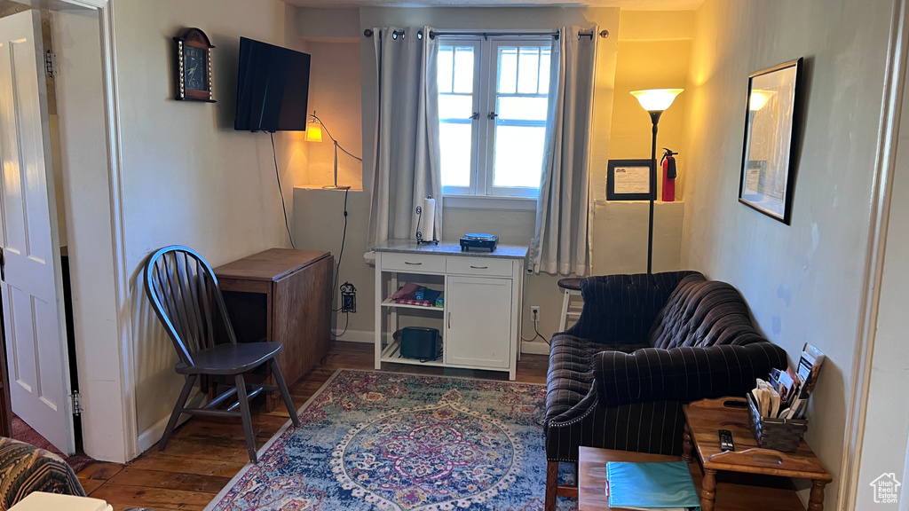 Sitting room with dark hardwood / wood-style flooring