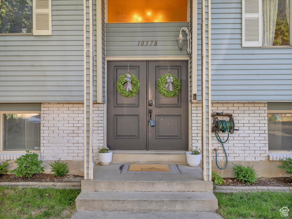 View of property entrance