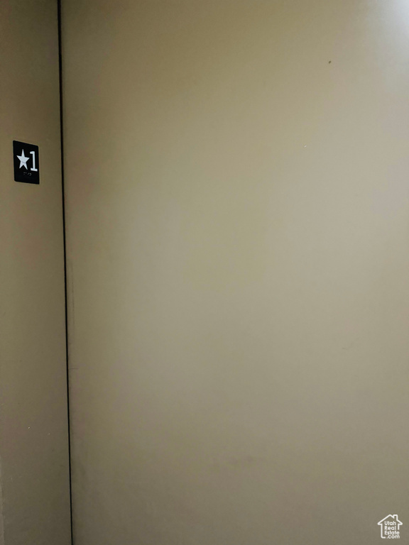 Room details featuring elevator