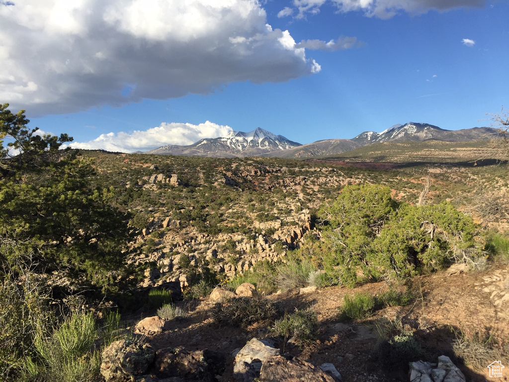 View of mountain feature