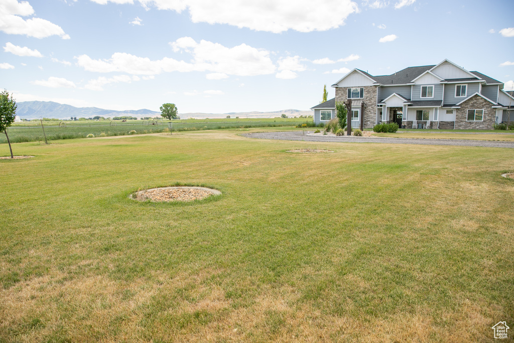 View of yard featuring a mountain view