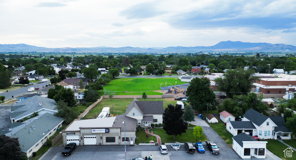 Aerial view with a mountain view