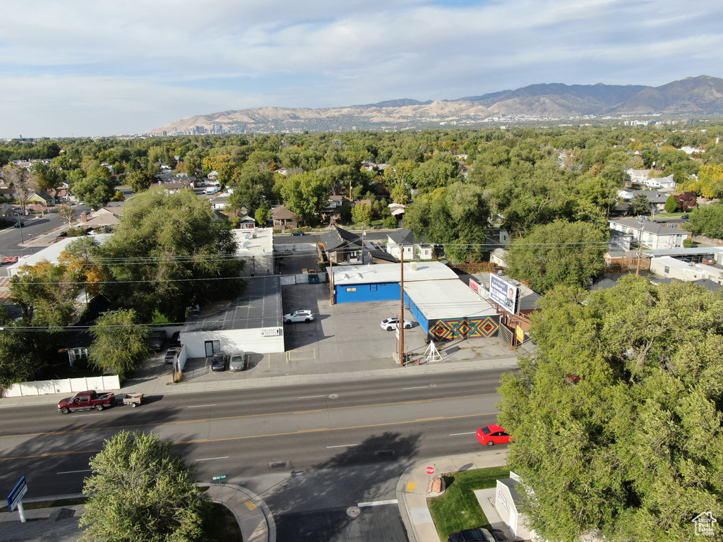 Aerial view with a mountain view