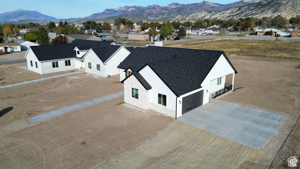 Drone / aerial view featuring a mountain view