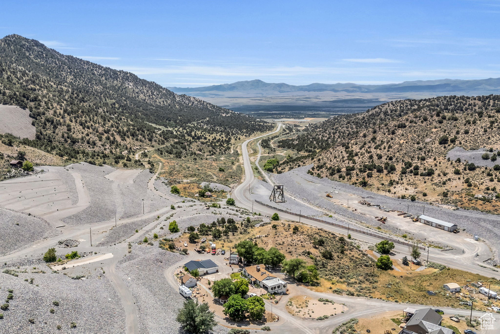 Aerial view with a mountain view