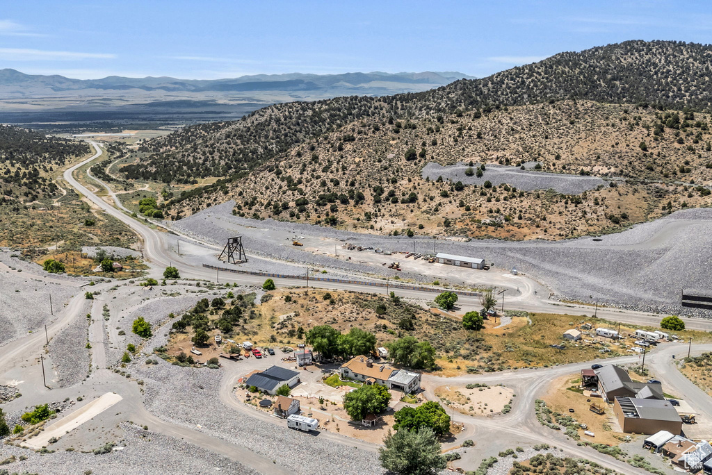 Birds eye view of property featuring a mountain view