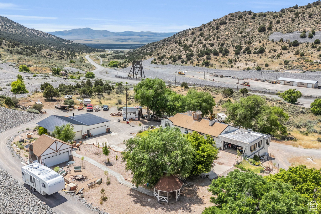 Birds eye view of property featuring a mountain view