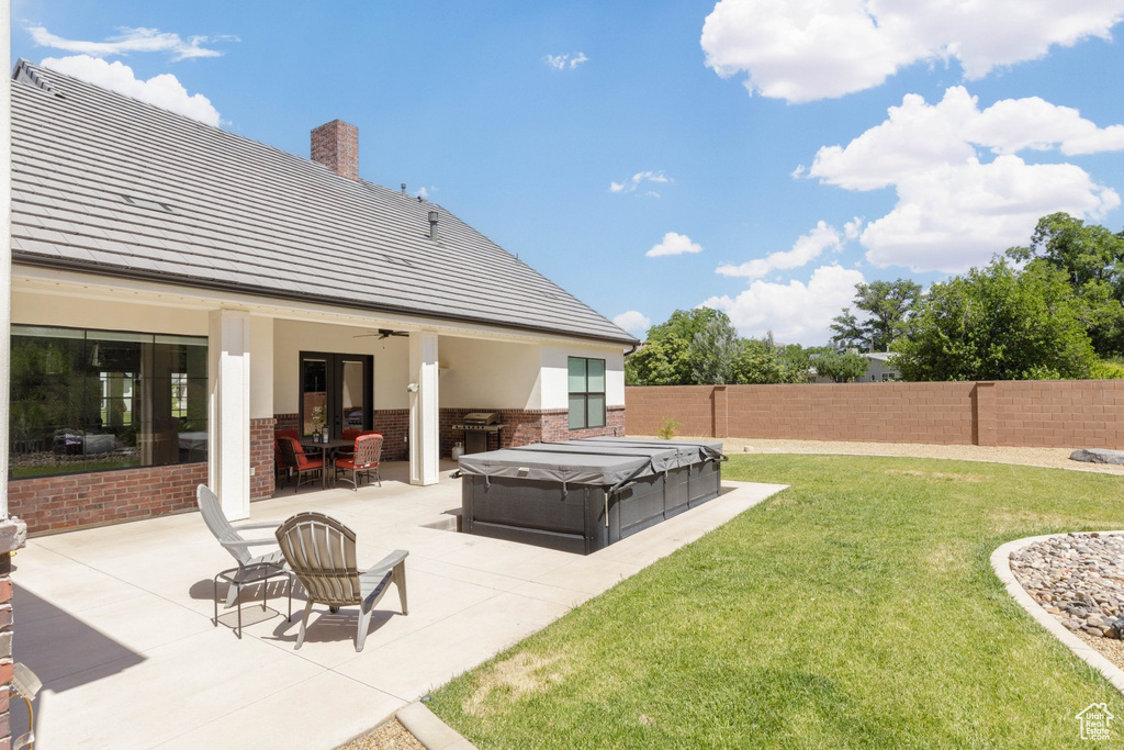 View of yard with a patio area, ceiling fan, and a hot tub