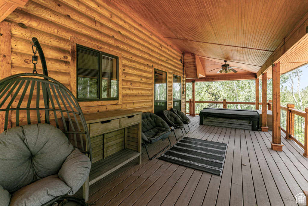 Deck featuring ceiling fan