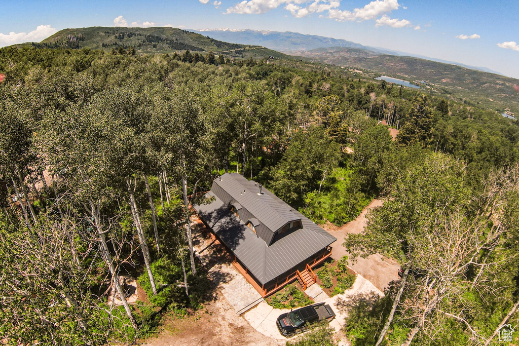 Drone / aerial view featuring a mountain view