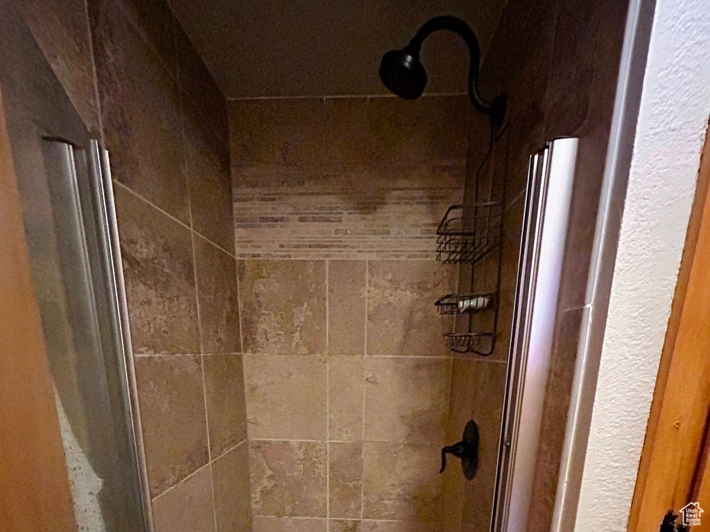 Bathroom featuring tiled shower