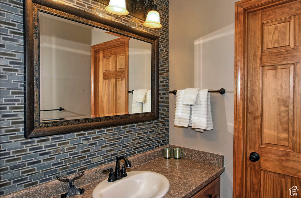 Bathroom with vanity and decorative backsplash