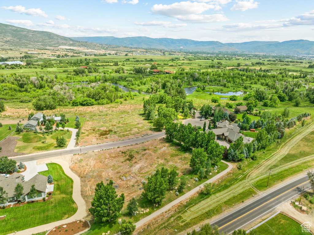 Aerial view with a mountain view