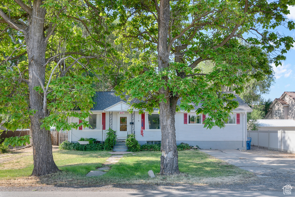 View of front of home featuring a front lawn