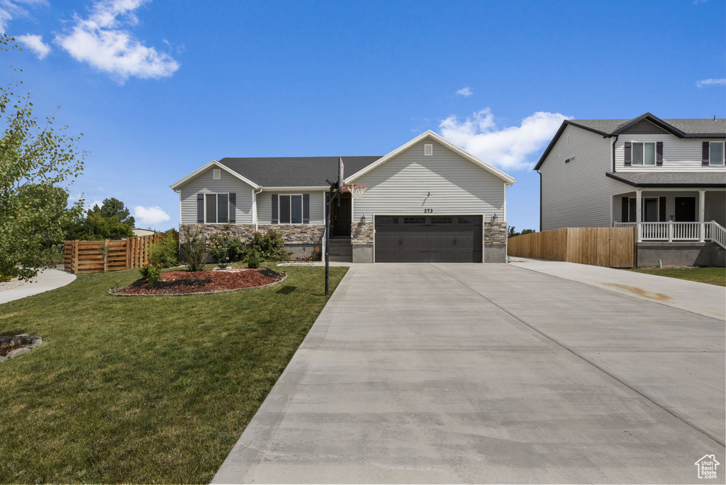 View of front facade with a garage and a front yard