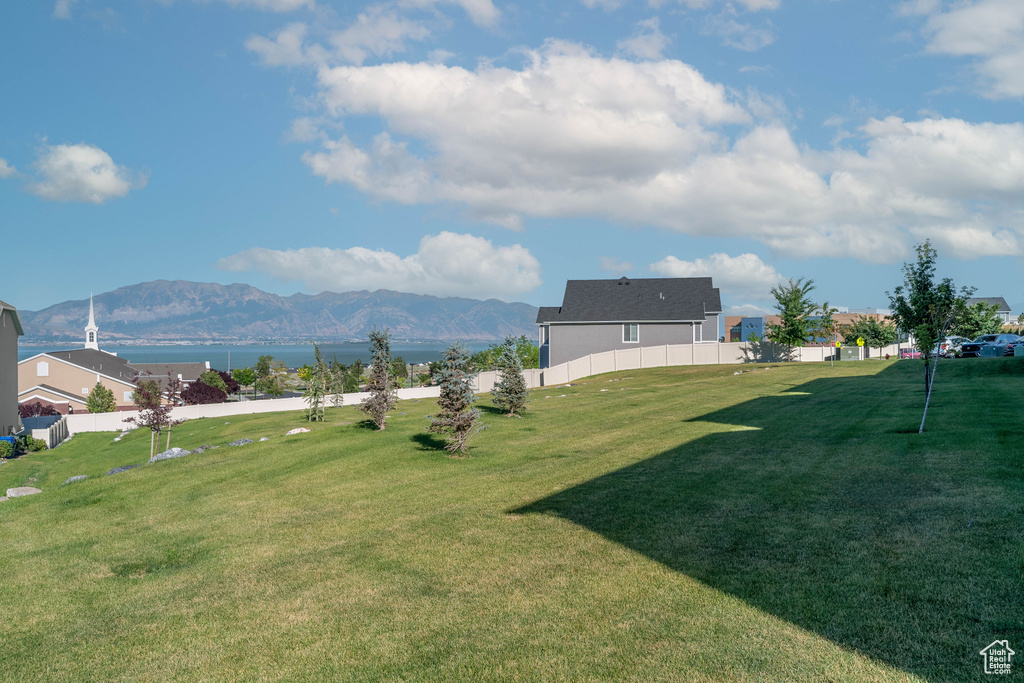 View of yard featuring a mountain view