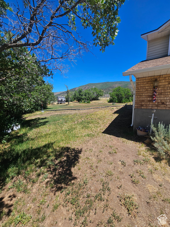 View of yard featuring a mountain view