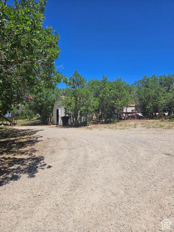 View of yard with a shed