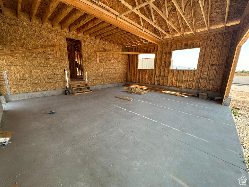 Misc room featuring concrete flooring