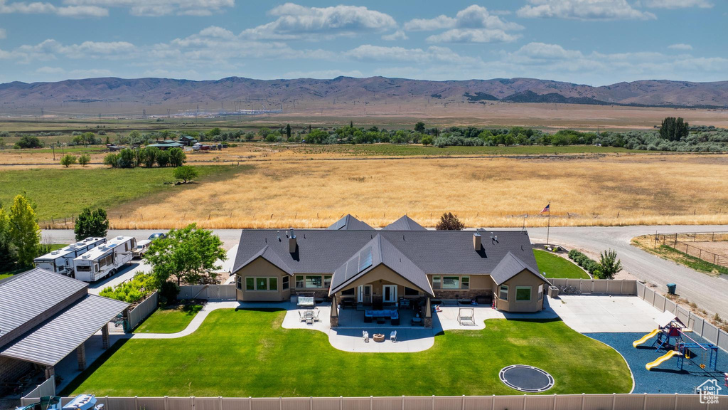 Drone / aerial view featuring a mountain view