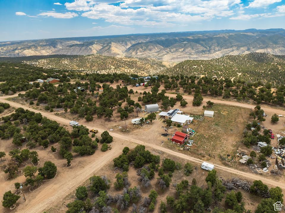 Birds eye view of property featuring a mountain view