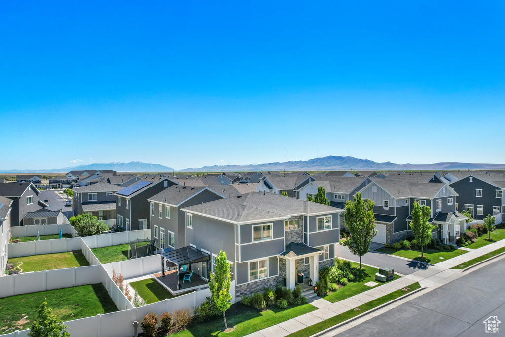 Drone / aerial view featuring a mountain view