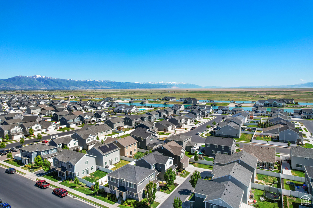 Bird's eye view with a mountain view