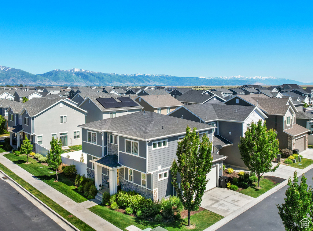 Aerial view with a mountain view