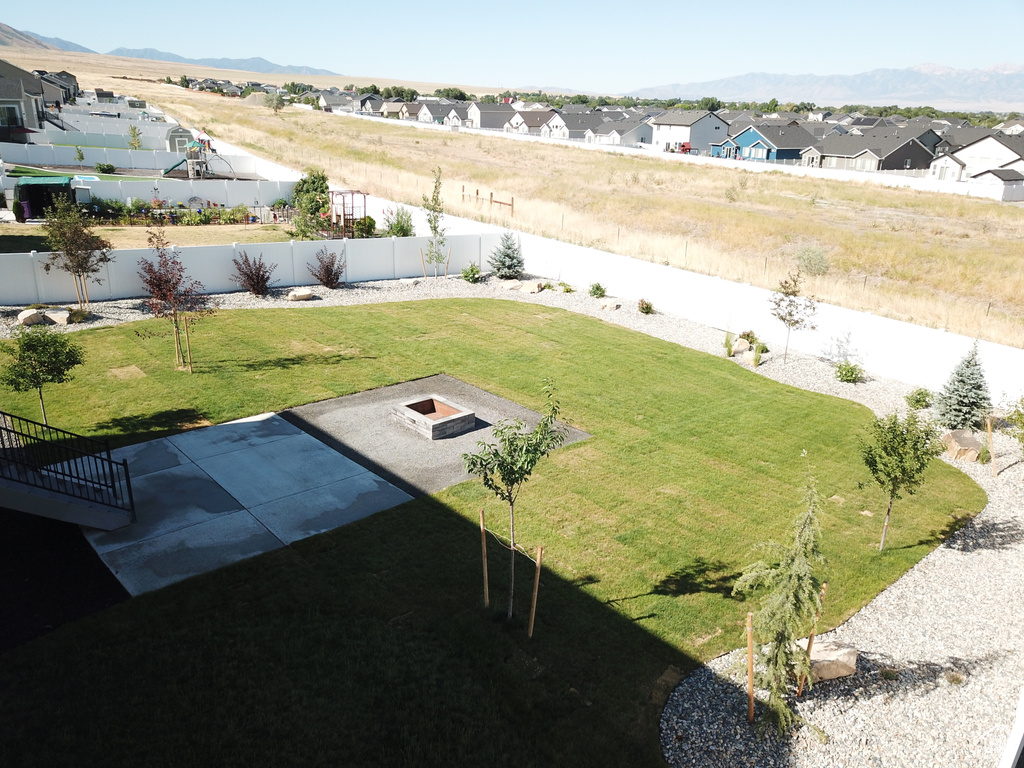 View of yard with a mountain view