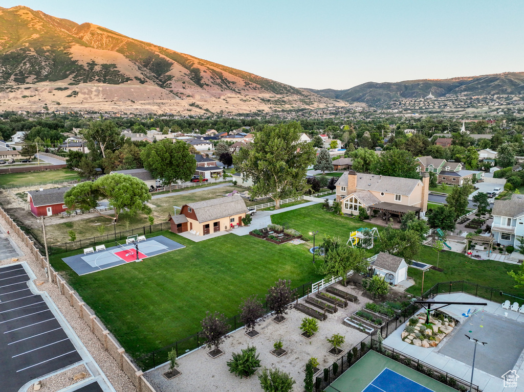 Aerial view with a mountain view