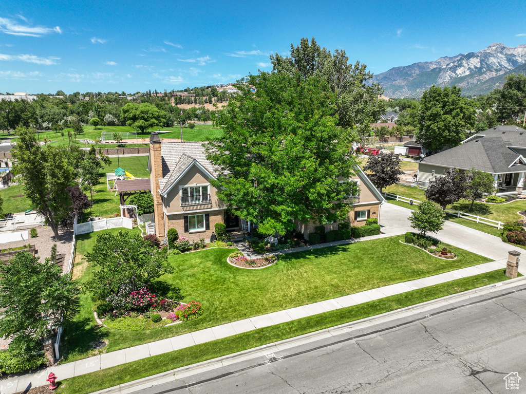 Drone / aerial view featuring a mountain view