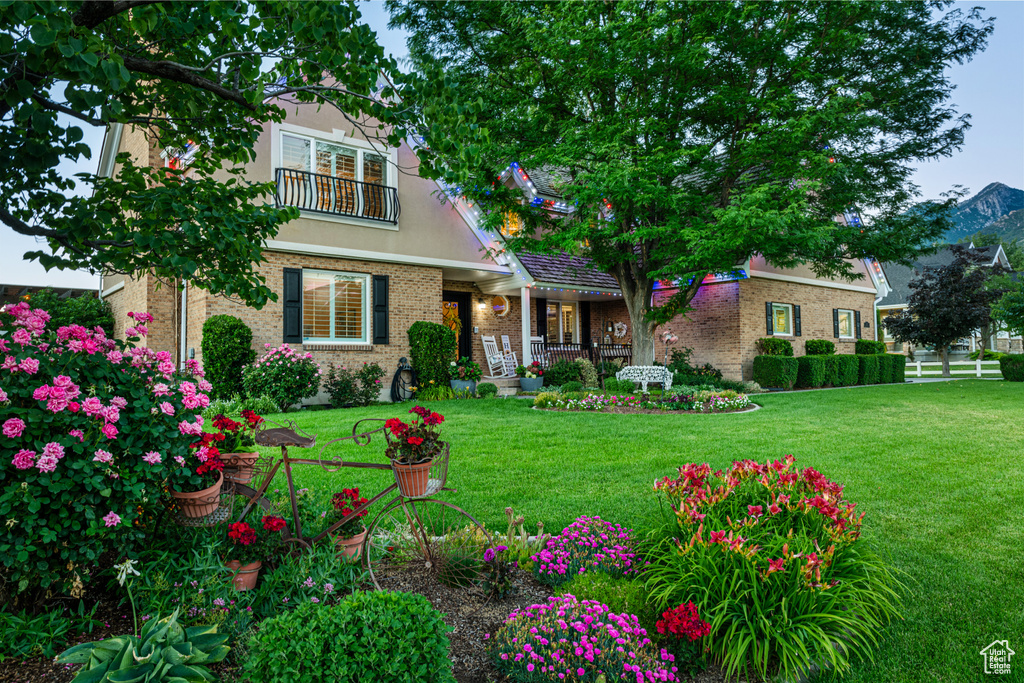 View of front of home with a front yard