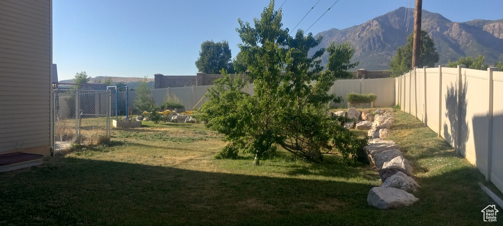 View of yard featuring a mountain view