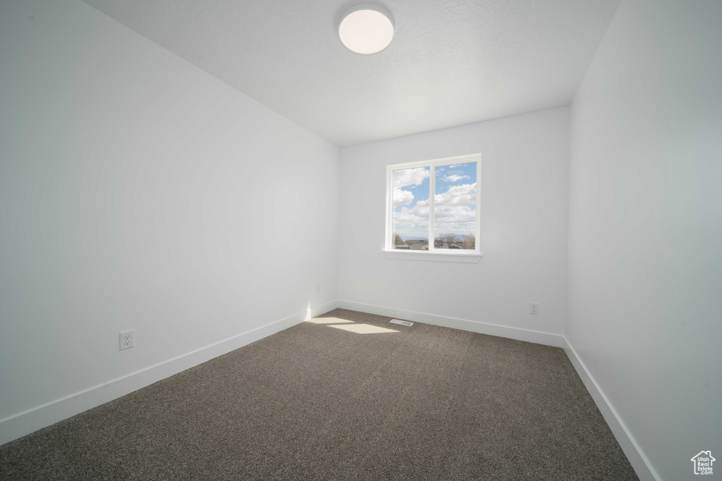 Unfurnished room with carpet