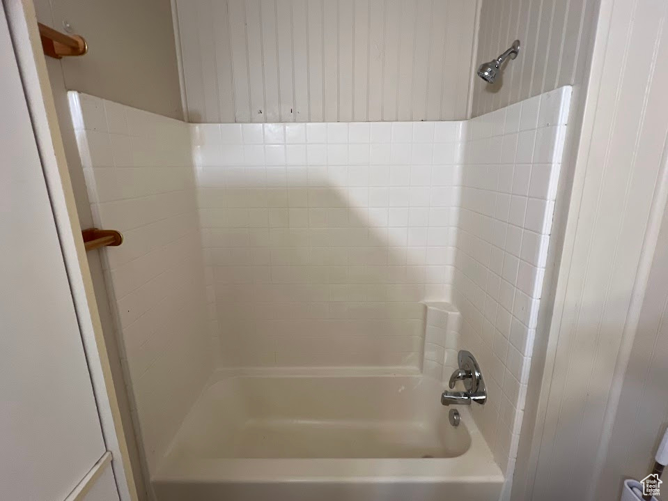 Bathroom featuring tiled shower / bath