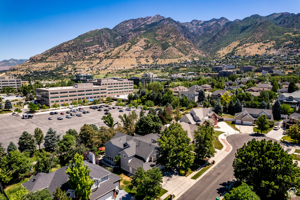 Aerial view with a mountain view