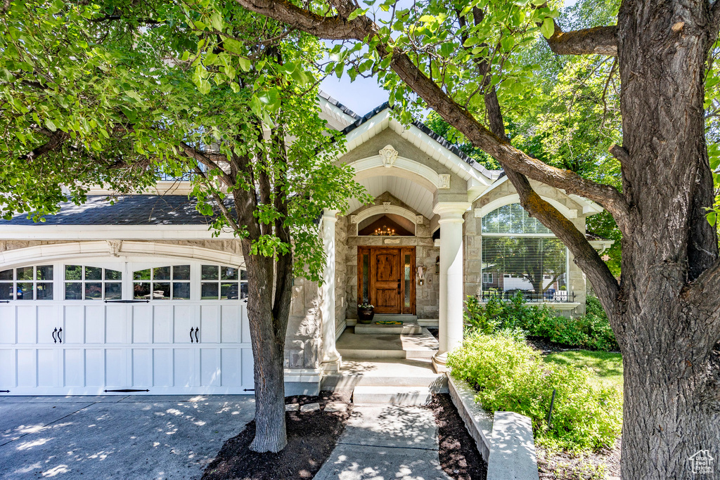 View of front of home featuring a garage