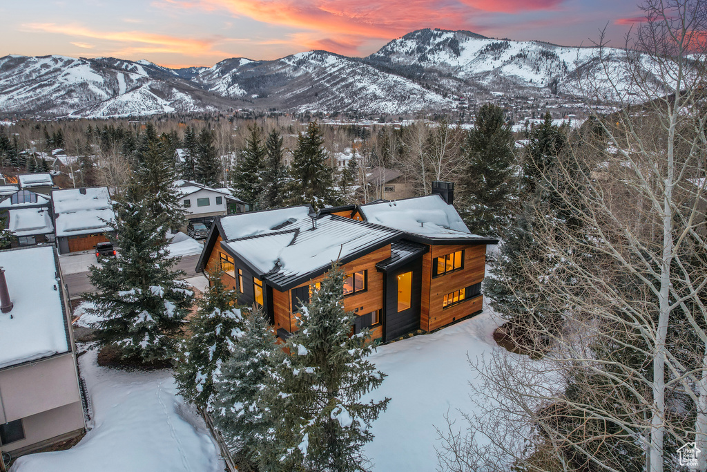 Snowy aerial view featuring a mountain view