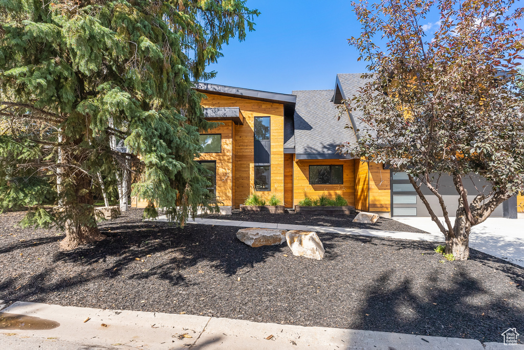 View of front of house with a garage