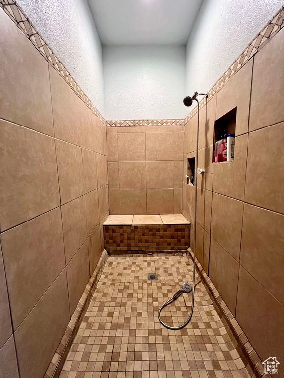 Bathroom featuring a tile shower