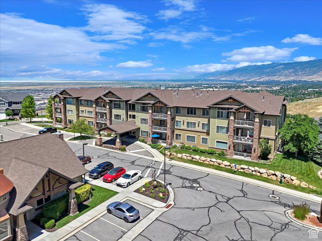 Drone / aerial view featuring a mountain view